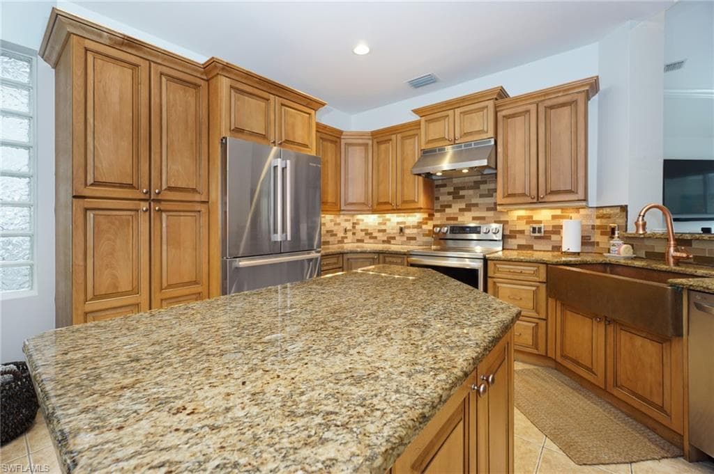 3188 Sundance Cir, Naples, FL 34109-18