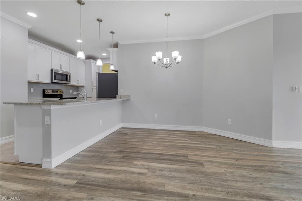 7948 Bristol Cir, Naples, FL 34120-8