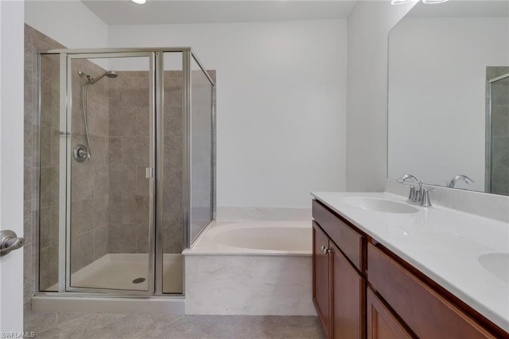 7948 Bristol Cir, Naples, FL 34120-16