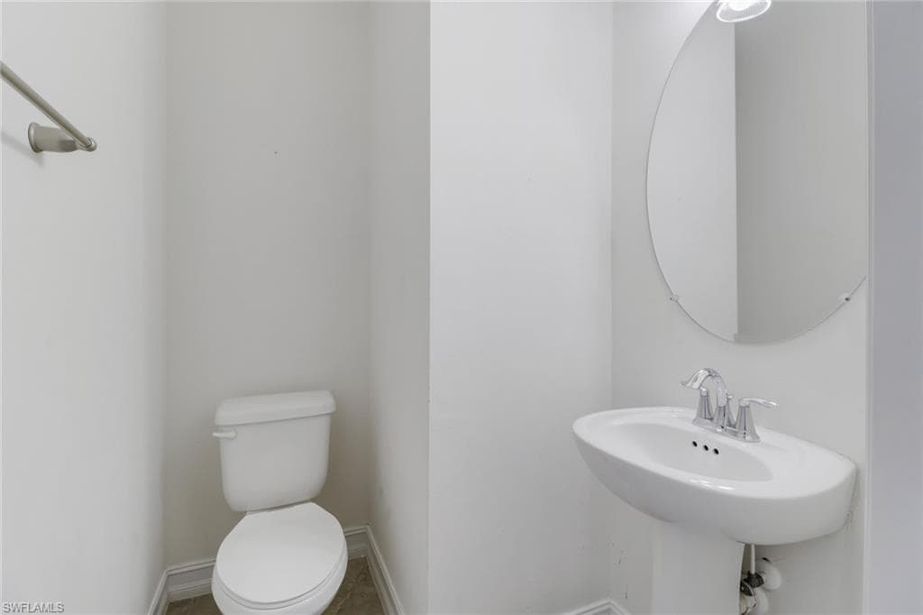 7948 Bristol Cir, Naples, FL 34120-17