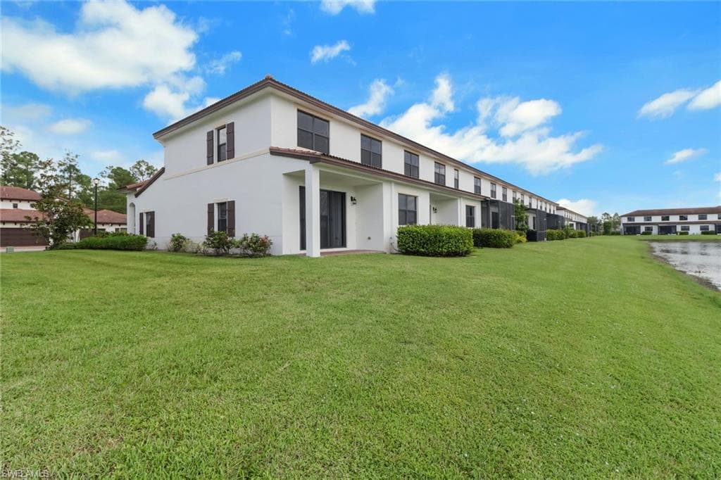 7948 Bristol Cir, Naples, FL 34120-27