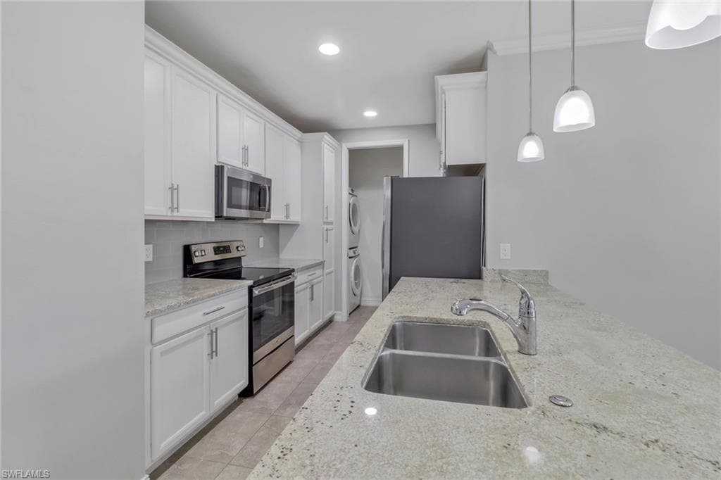 7948 Bristol Cir, Naples, FL 34120-4