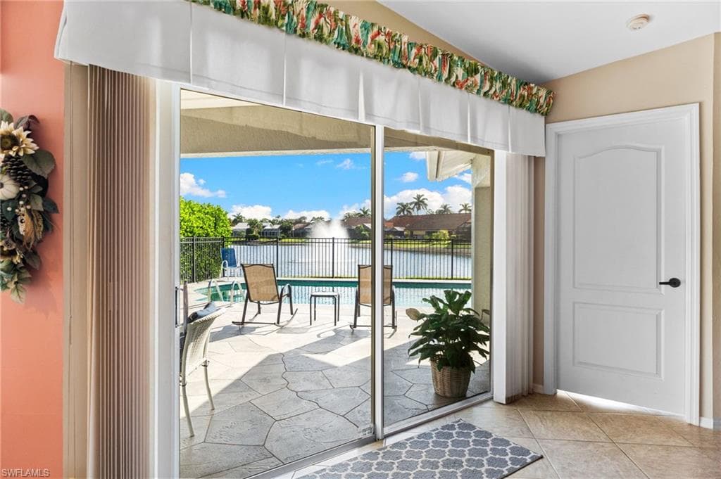 200 Saint James Way, Naples, FL 34104-25