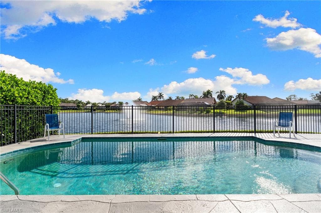 200 Saint James Way, Naples, FL 34104-27