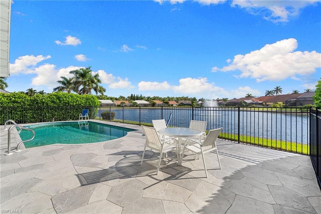 200 Saint James Way, Naples, FL 34104-30