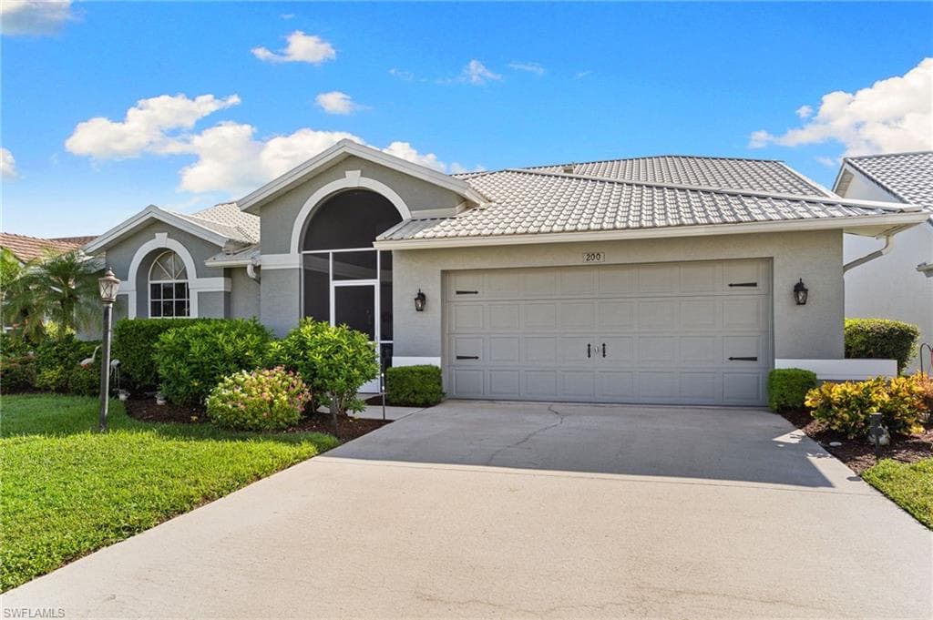 200 Saint James Way, Naples, FL 34104-2
