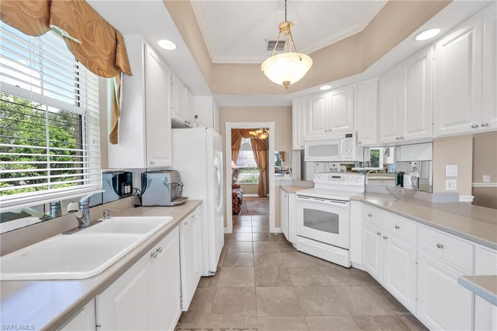 8591 Alessandria Ct, Naples, FL 34114-9