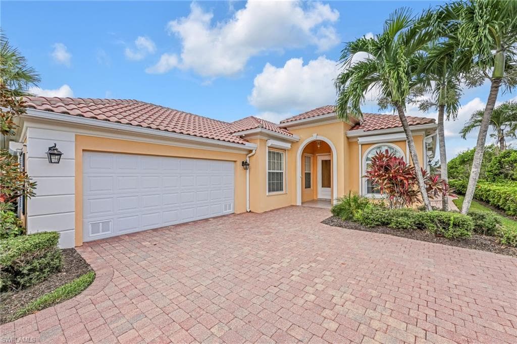 8591 Alessandria Ct, Naples, FL 34114-1