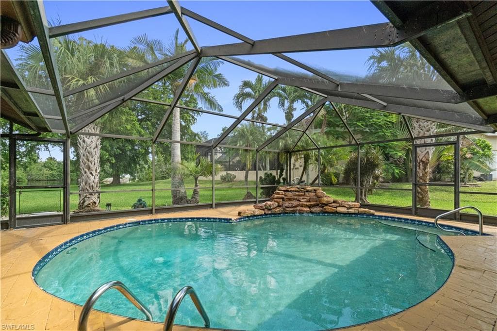 7220 Hendry Creek Dr, Fort Myers, FL 33908-1