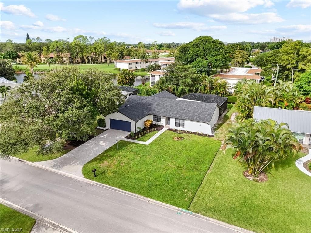 4396 Beechwood Lake Dr, Naples, FL 34112-1