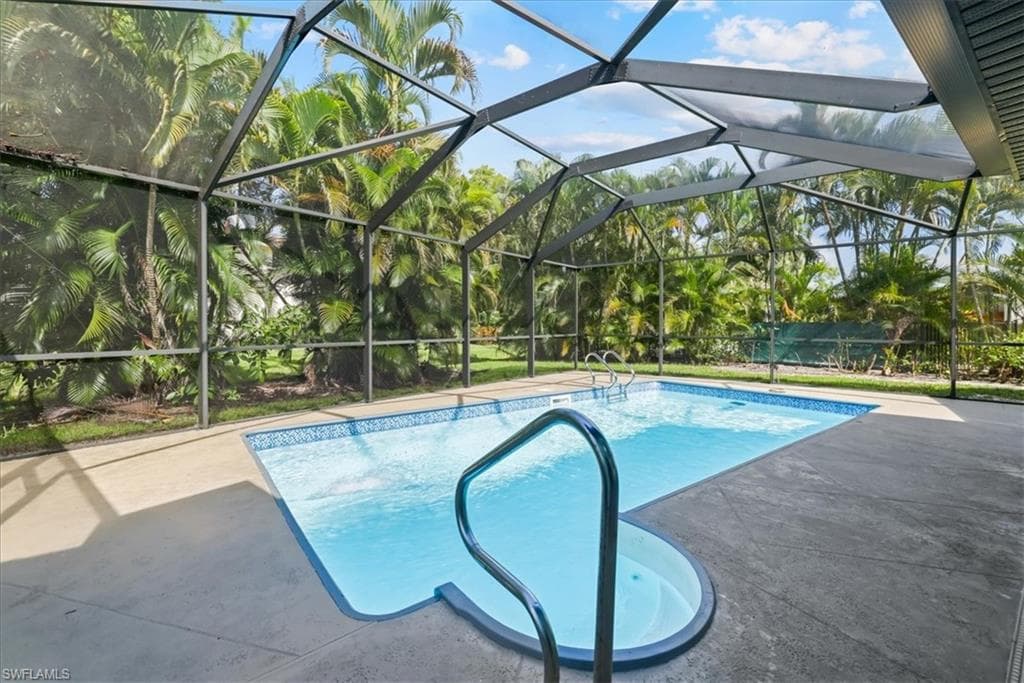4396 Beechwood Lake Dr, Naples, FL 34112-35