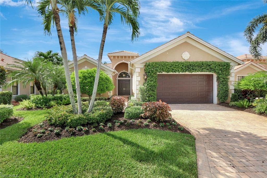 5717 Hammock Isles Dr, Naples, FL 34119-1