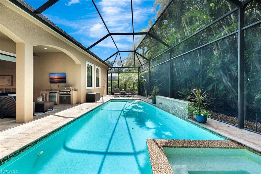 5717 Hammock Isles Dr, Naples, FL 34119-2