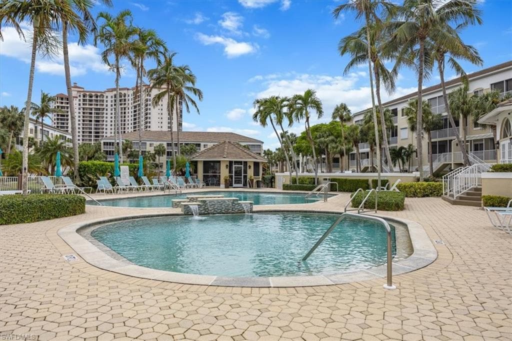 7725 Pebble Creek Cir 303, Naples, FL 34108-34