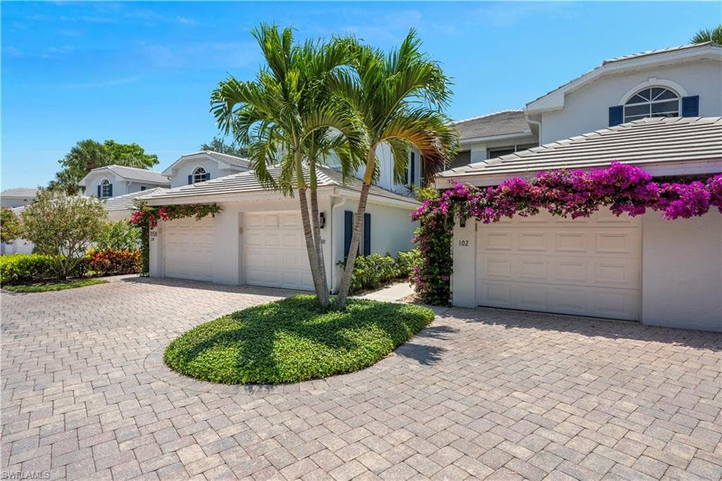7058 Barrington Cir 102, Naples, FL 34108-3