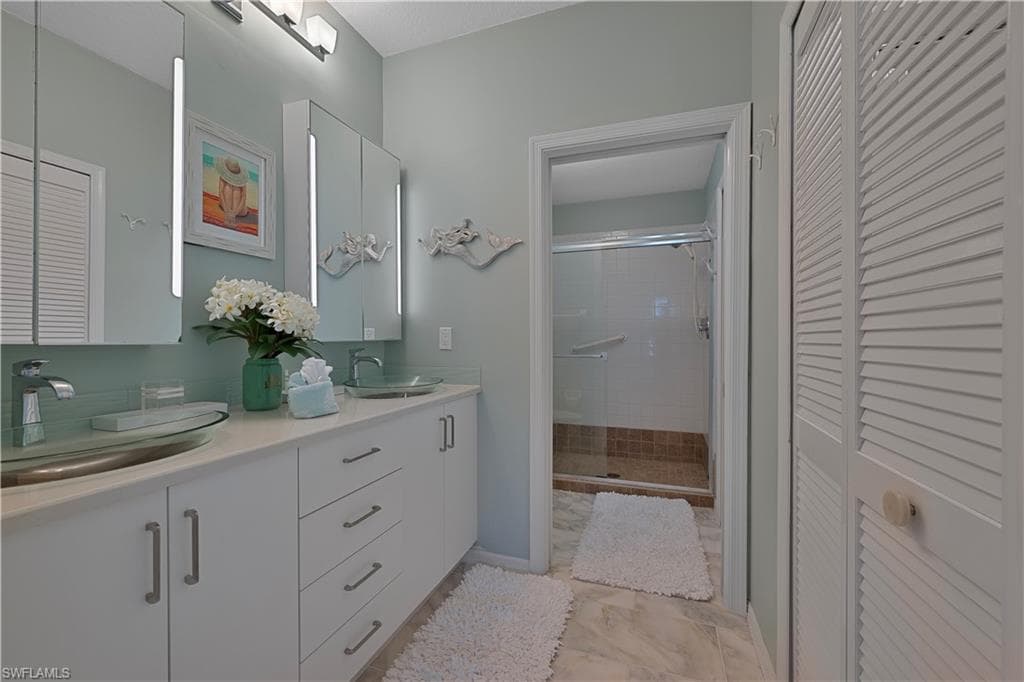 7058 Barrington Cir 102, Naples, FL 34108-7