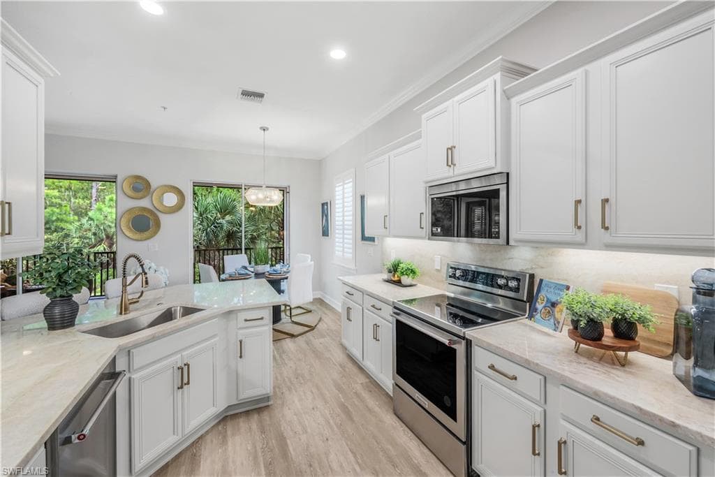 9520 Ironstone Ter 202, Naples, FL 34120-9