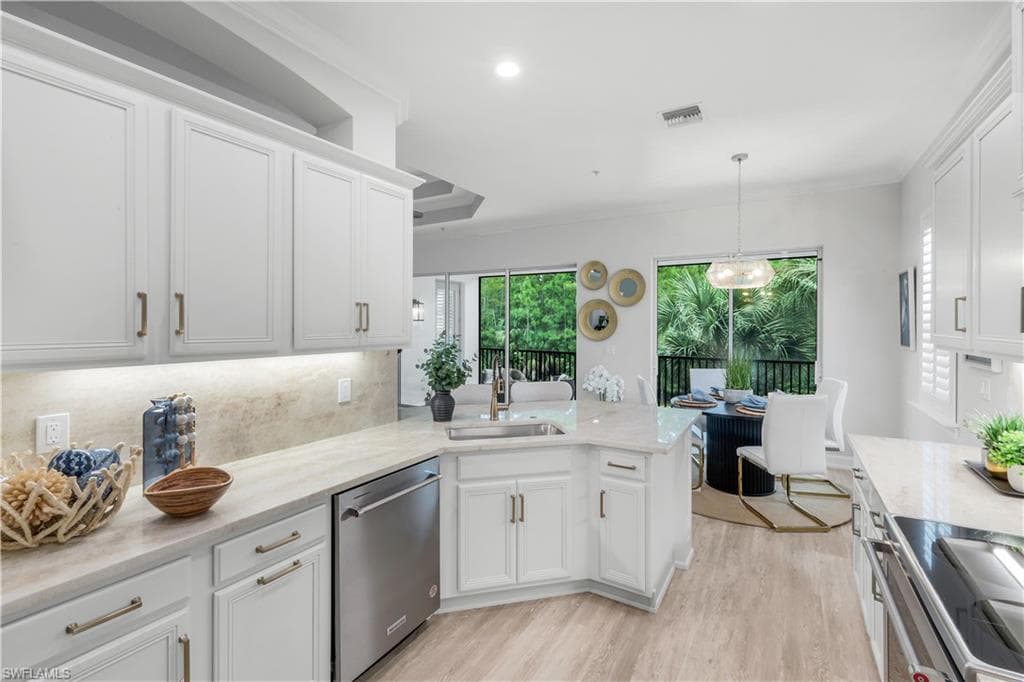 9520 Ironstone Ter 202, Naples, FL 34120-10