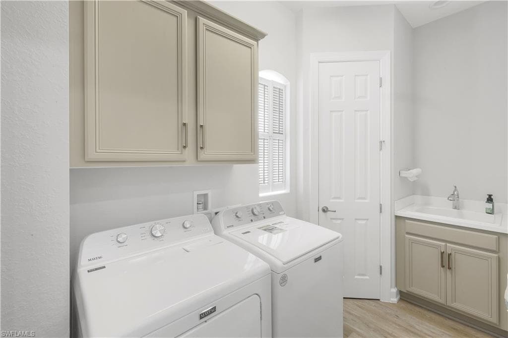 9520 Ironstone Ter 202, Naples, FL 34120-28