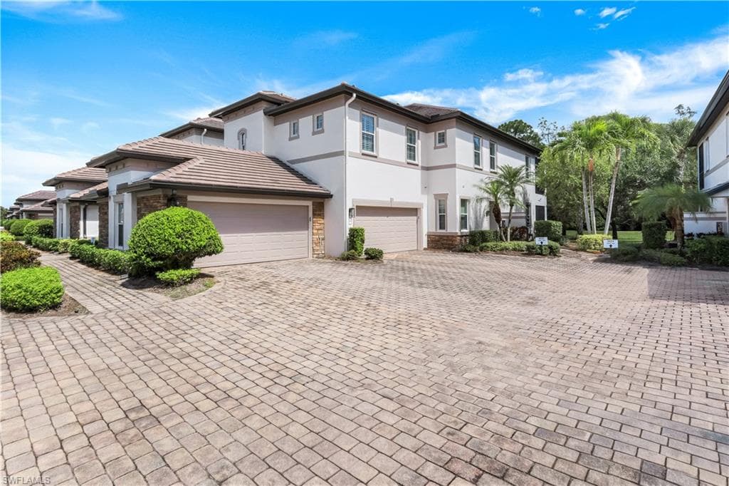 9520 Ironstone Ter 202, Naples, FL 34120-3