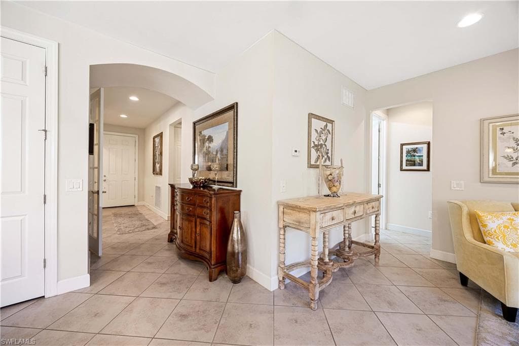 7248 Live Oak Dr, Naples, FL 34114-9