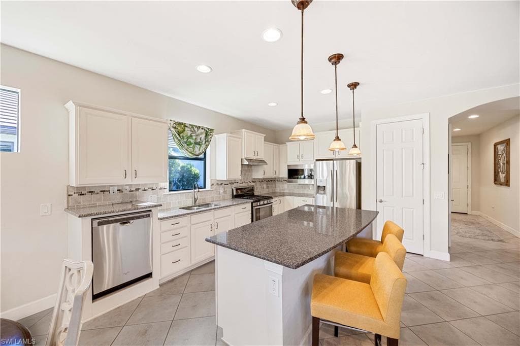 7248 Live Oak Dr, Naples, FL 34114-15