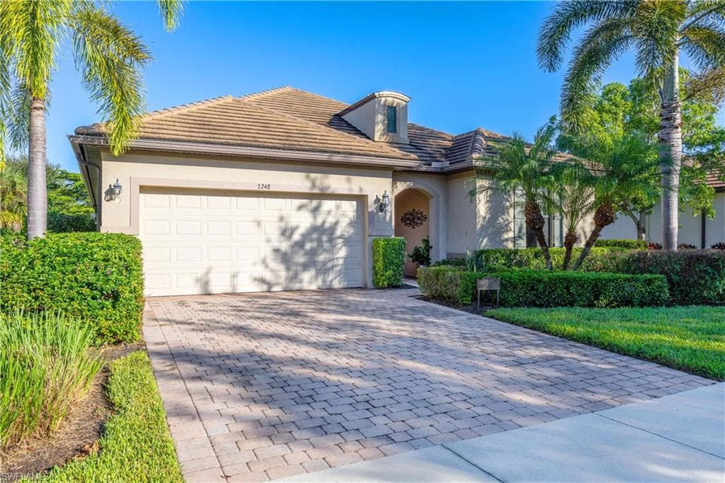 7248 Live Oak Dr, Naples, FL 34114-1