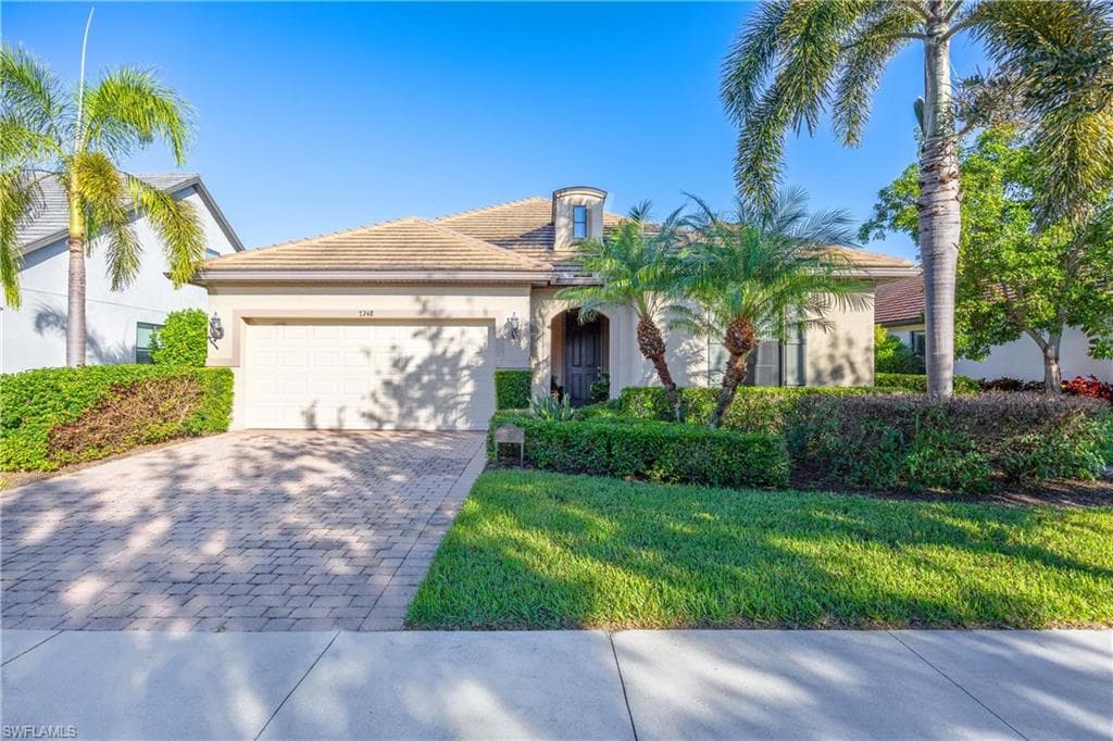 7248 Live Oak Dr, Naples, FL 34114-2