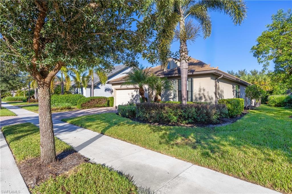 7248 Live Oak Dr, Naples, FL 34114-3