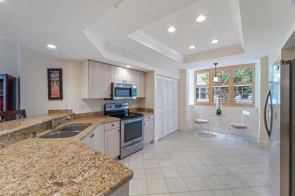 6549 Marissa Loop 15, Naples, FL 34108-5