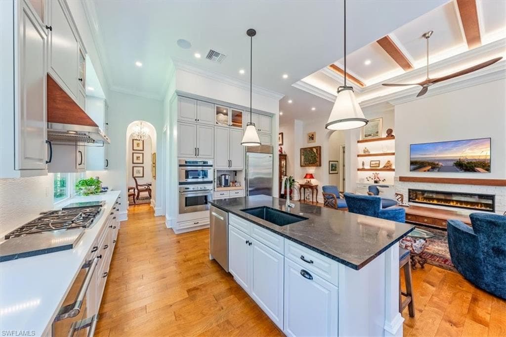 18051 Lagos Way, Naples, FL 34110-9