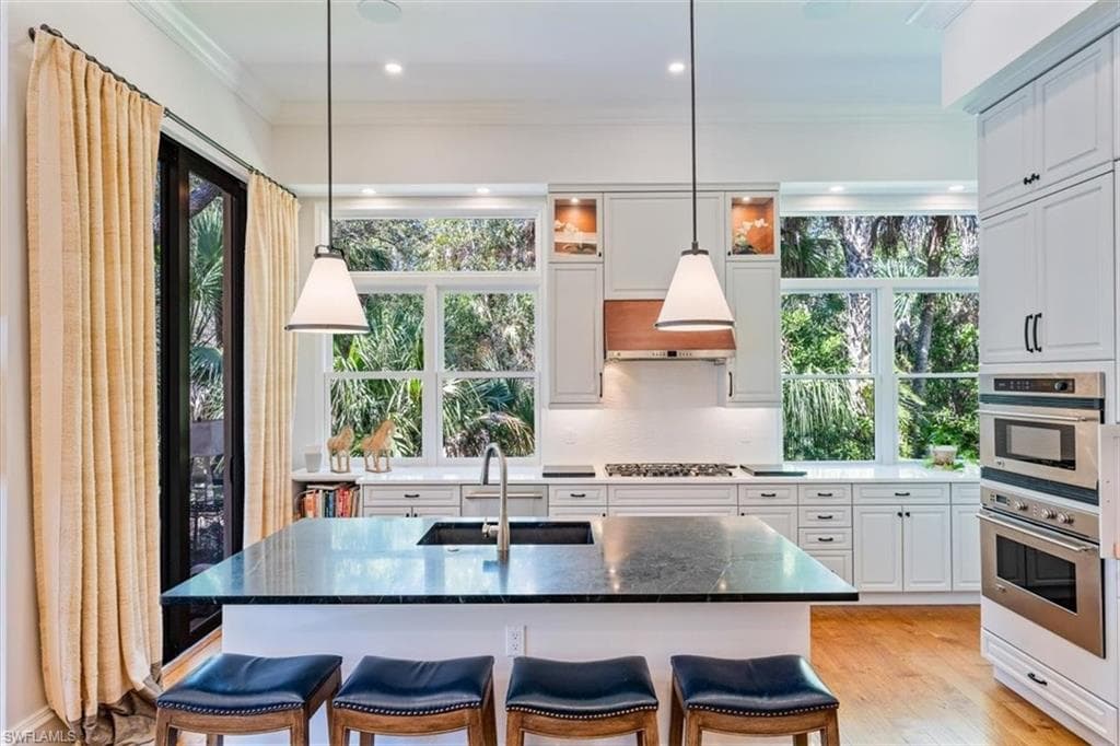 18051 Lagos Way, Naples, FL 34110-10