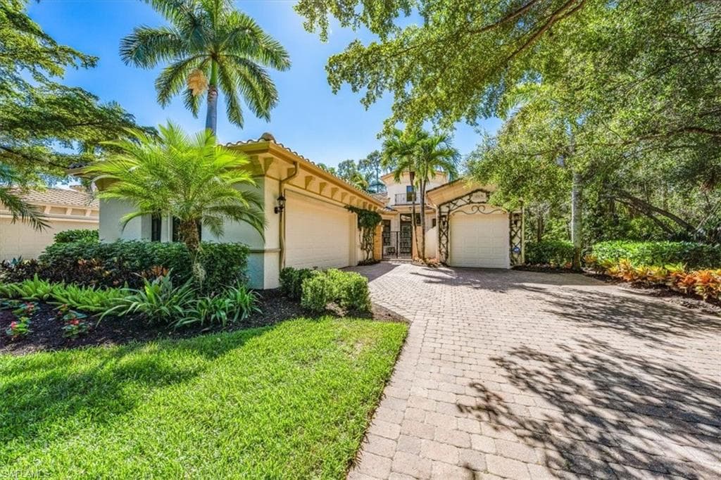 18051 Lagos Way, Naples, FL 34110-1