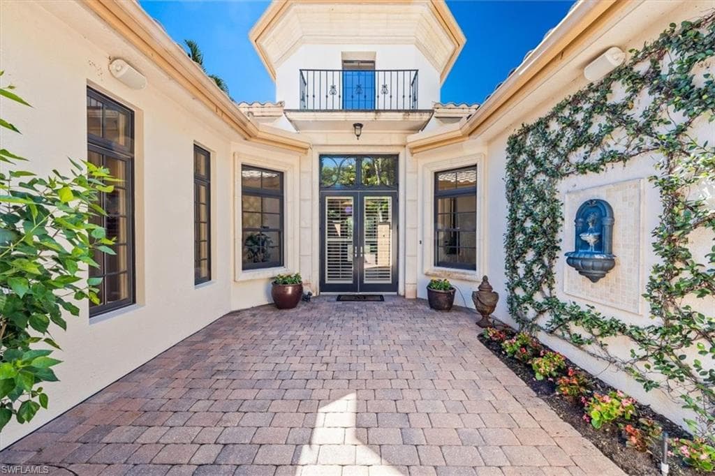 18051 Lagos Way, Naples, FL 34110-2