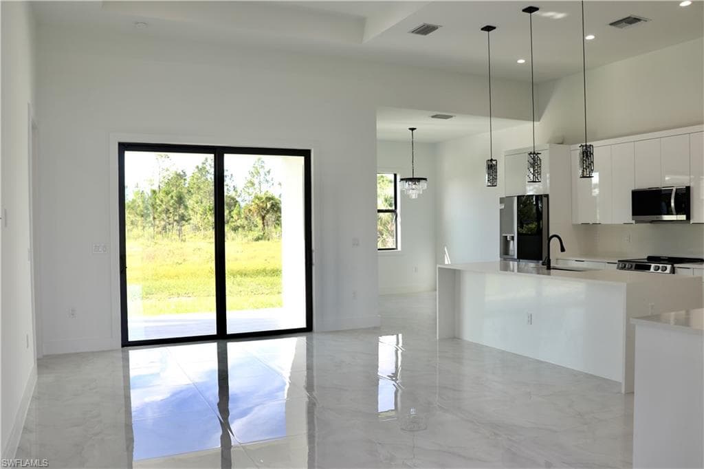 3710 24th Ave NE, Naples, FL 34120-7