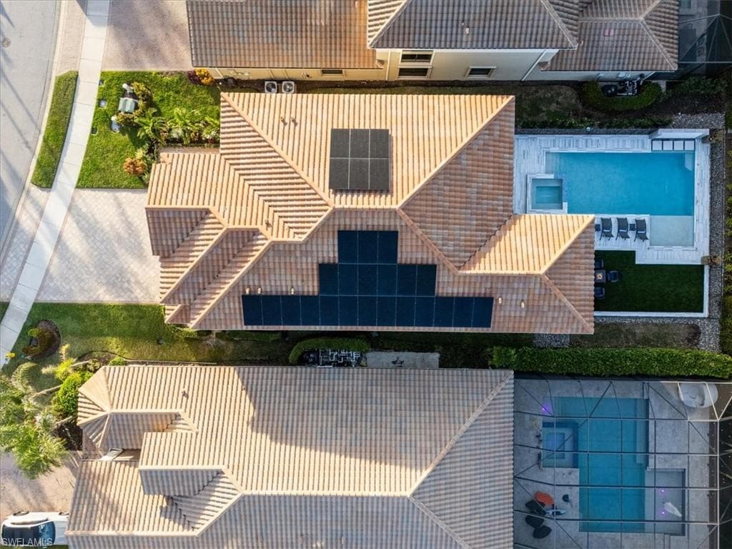 13884 Luna Dr, Naples, FL 34109-32