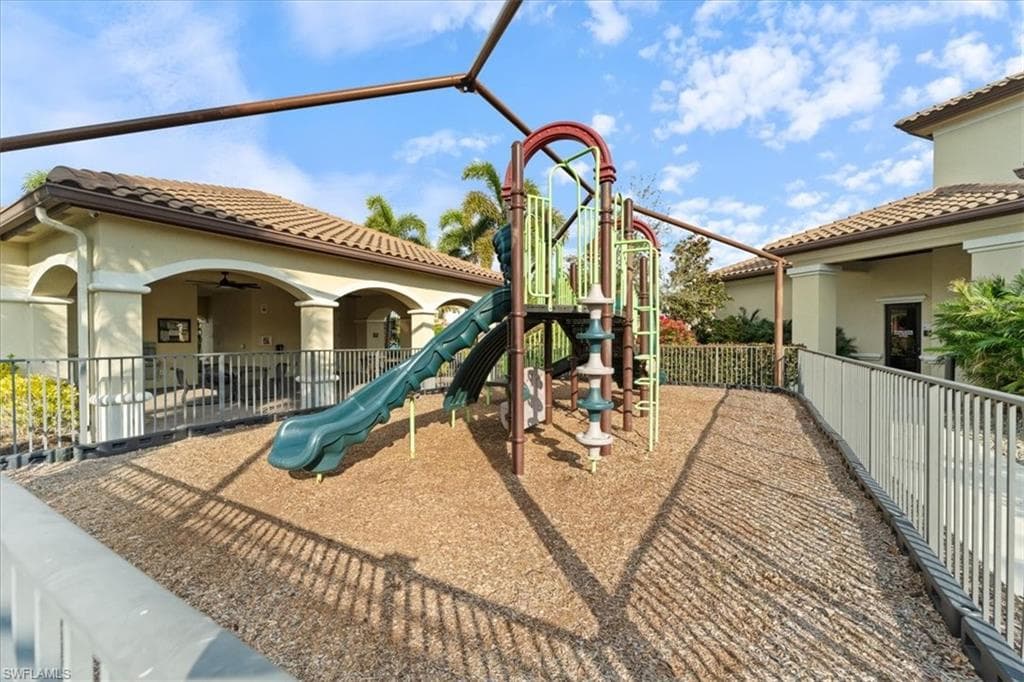 13884 Luna Dr, Naples, FL 34109-43
