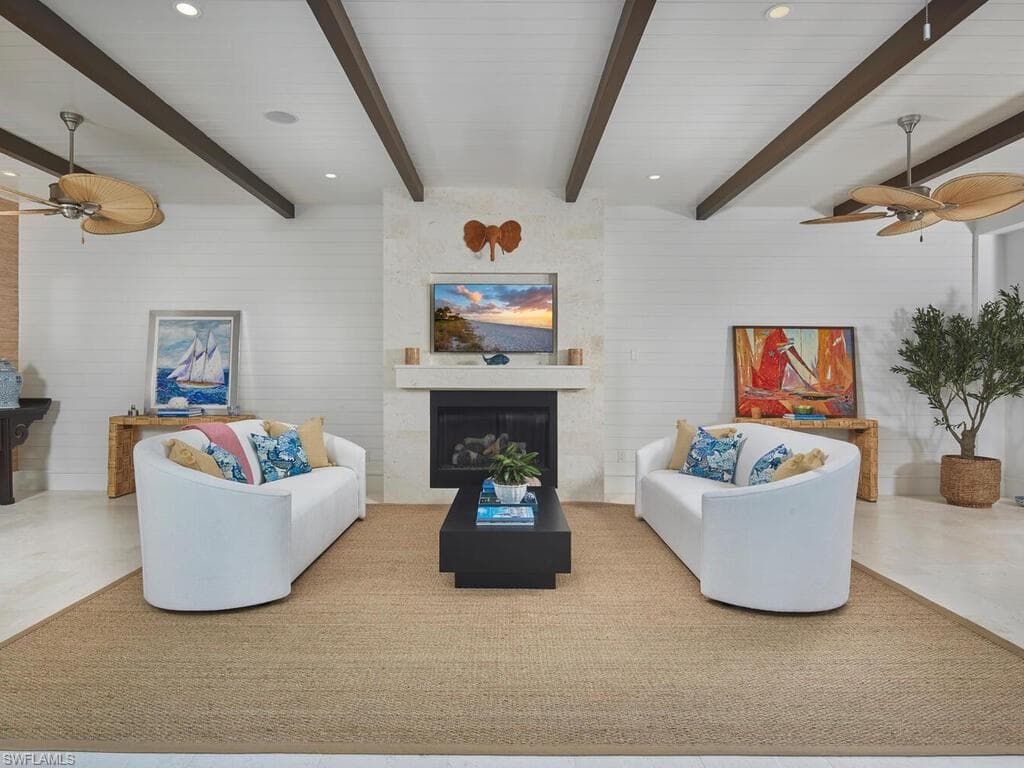 909 10th Ave S, Naples, FL 34102-10