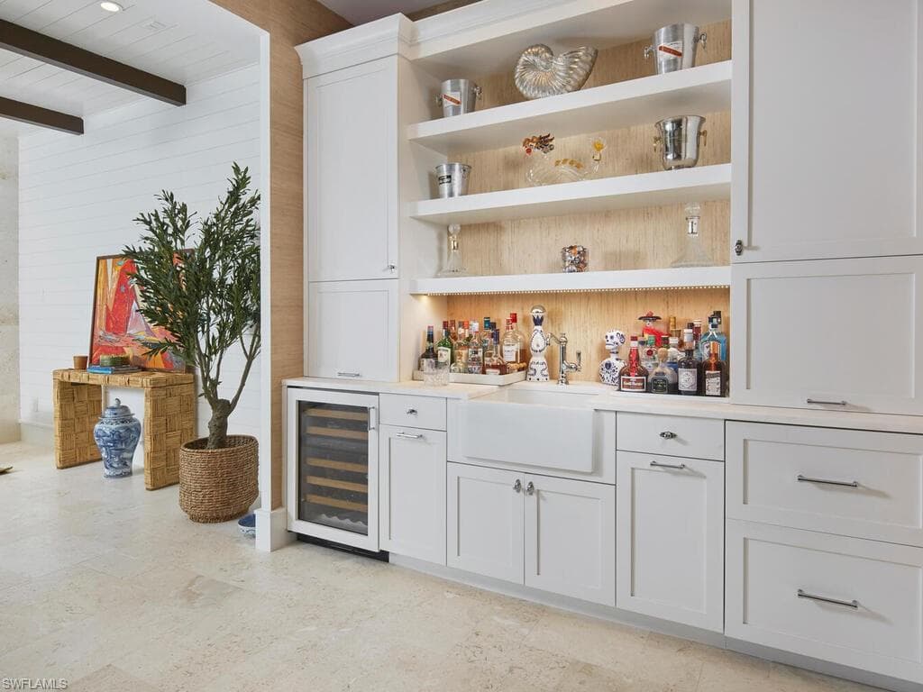 909 10th Ave S, Naples, FL 34102-11