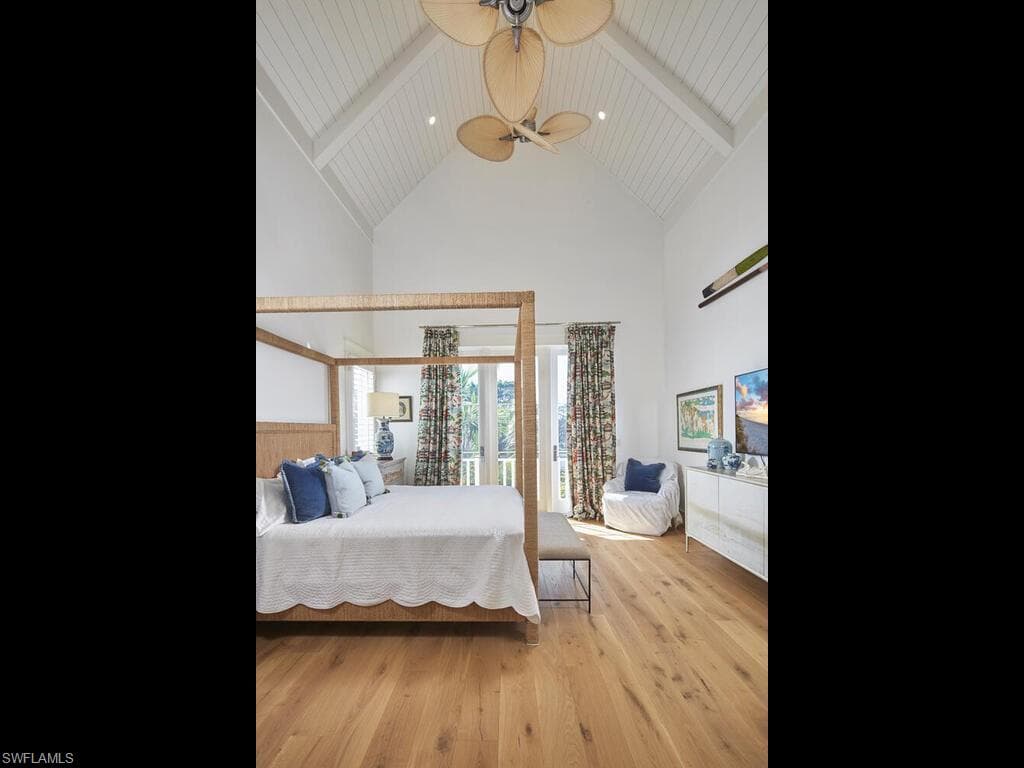 909 10th Ave S, Naples, FL 34102-15