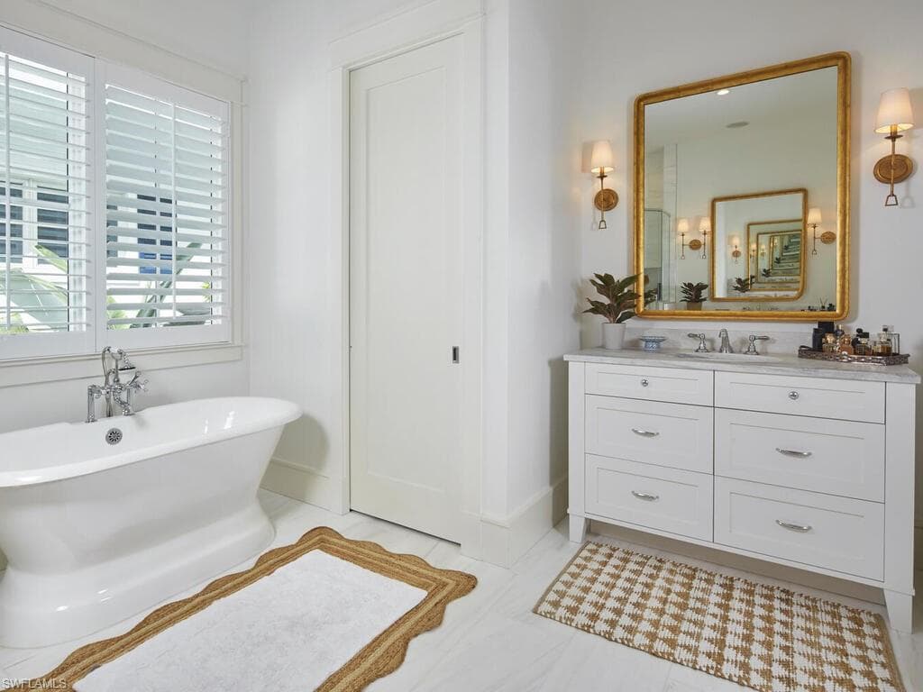 909 10th Ave S, Naples, FL 34102-17