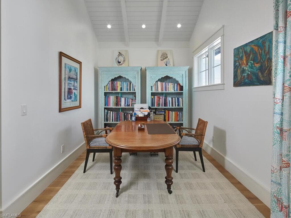 909 10th Ave S, Naples, FL 34102-18