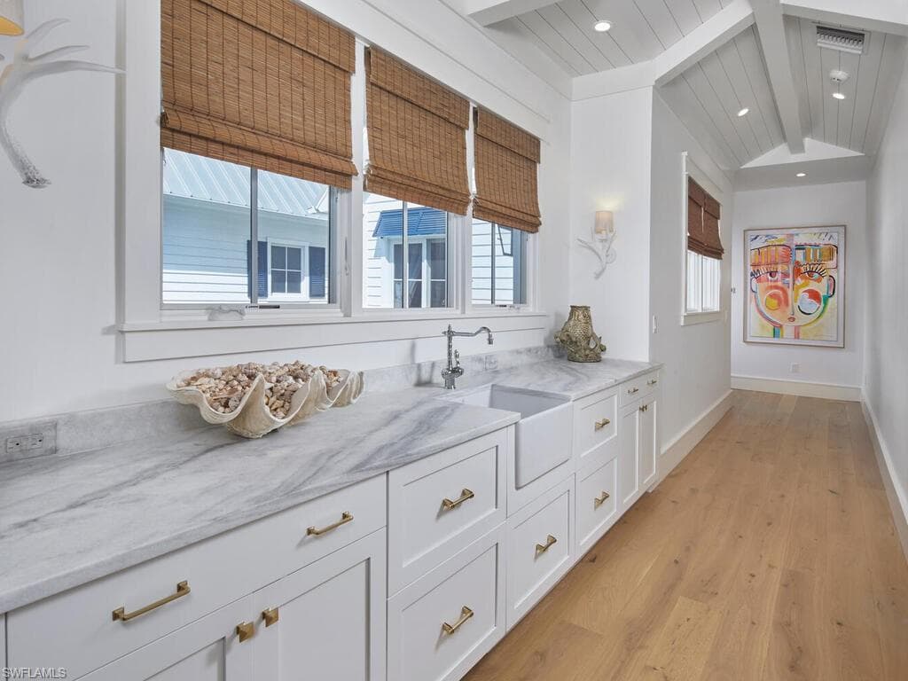 909 10th Ave S, Naples, FL 34102-20