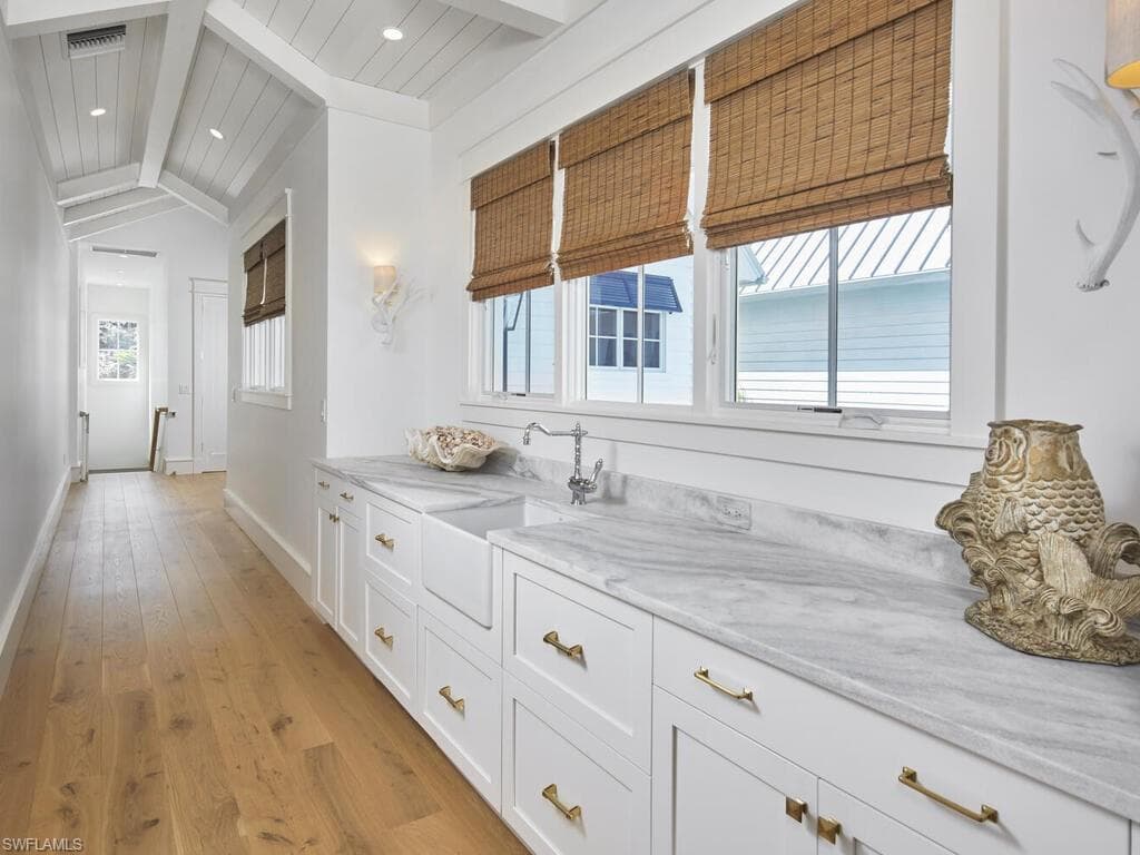 909 10th Ave S, Naples, FL 34102-21