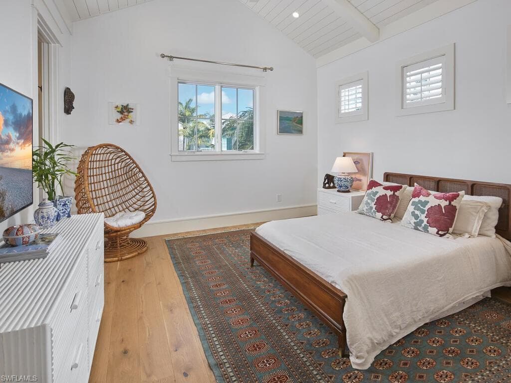 909 10th Ave S, Naples, FL 34102-24