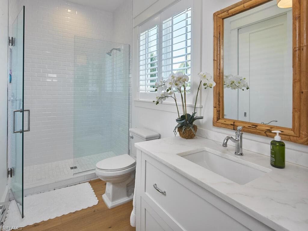 909 10th Ave S, Naples, FL 34102-25