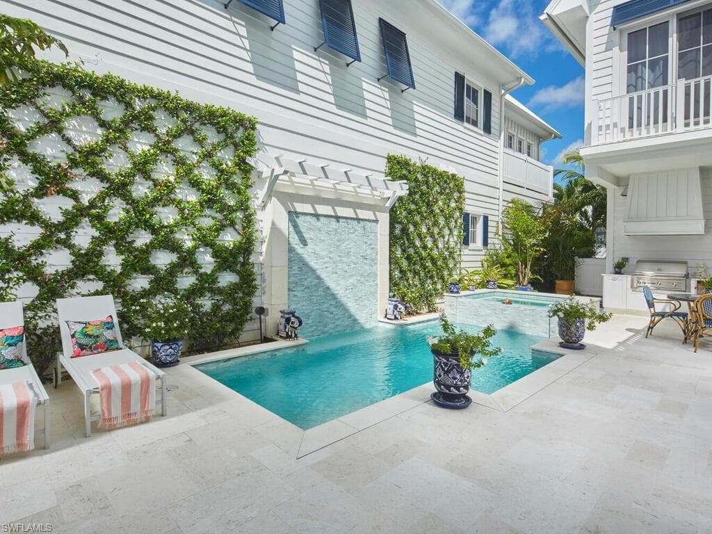 909 10th Ave S, Naples, FL 34102-27