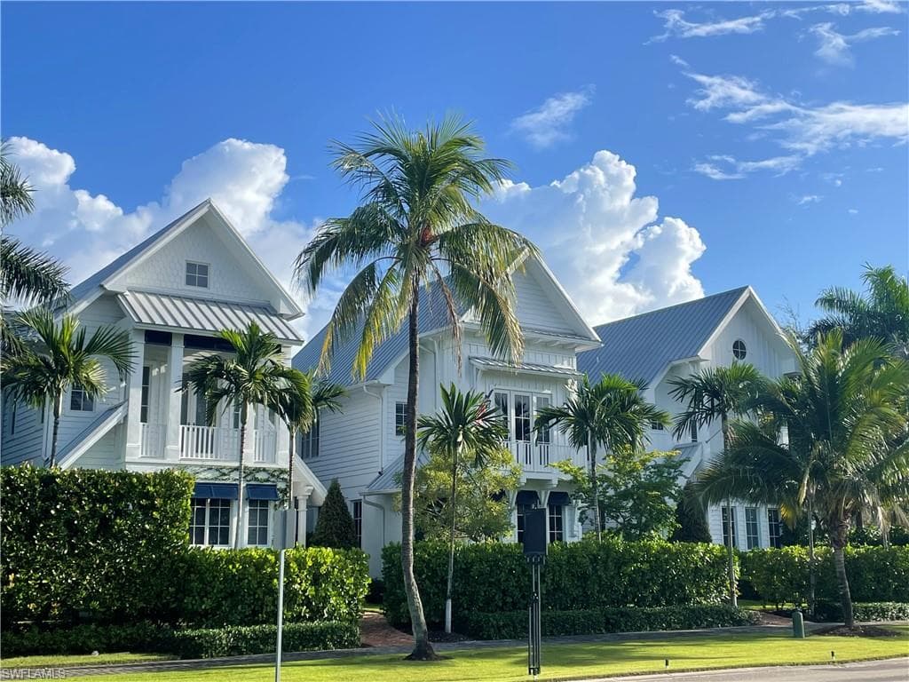 909 10th Ave S, Naples, FL 34102-1