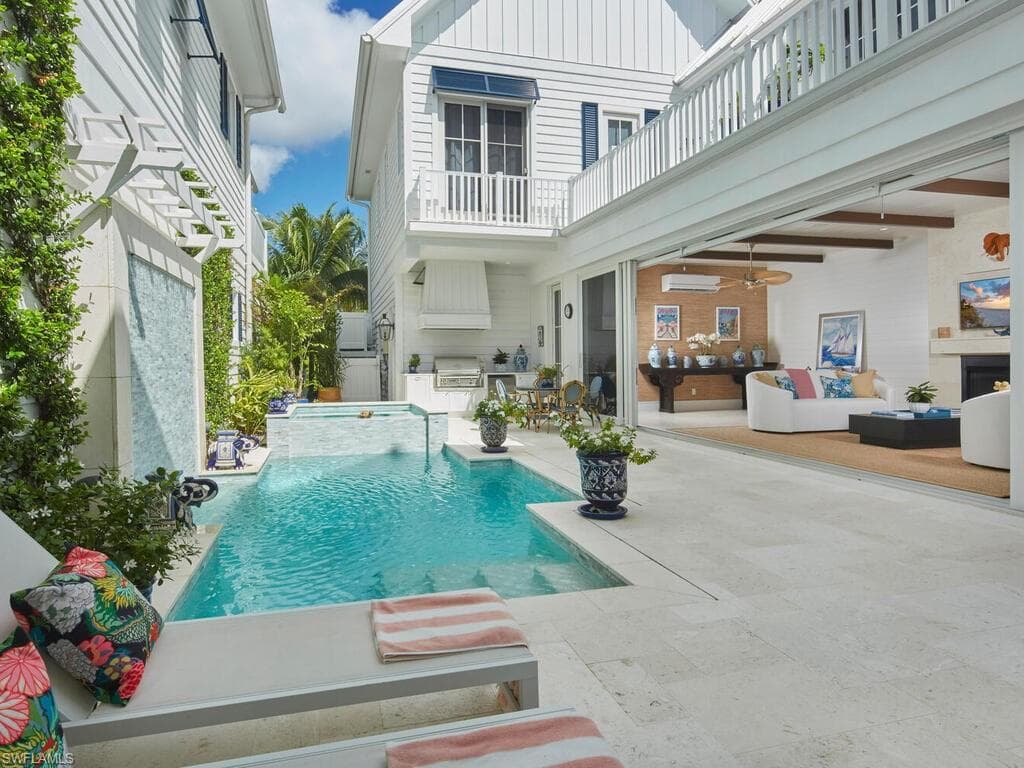 909 10th Ave S, Naples, FL 34102-28