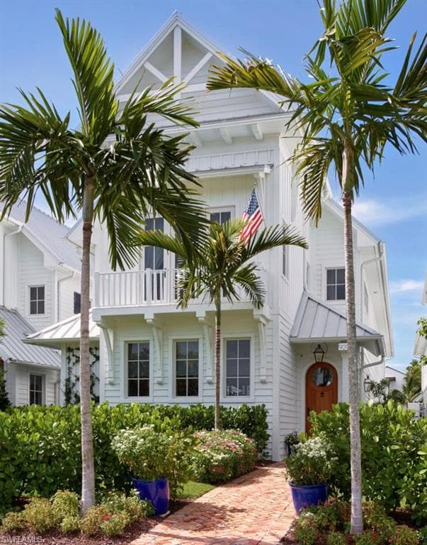 909 10th Ave S, Naples, FL 34102-34